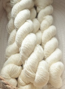 WŁÓCZKA merino 100% 100g do samodzielnego barwienia  (M17) 