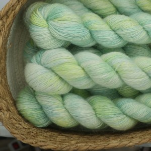 Włóczka ręcznie barwiona merino 70% moher20% 100g (M11)